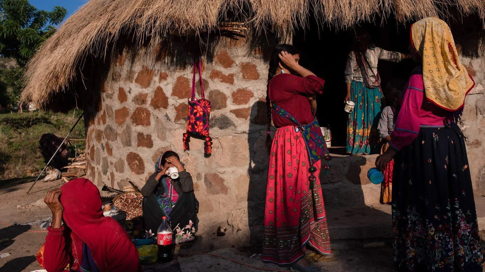 Mujeres de la comunidad Wixarica en Jalisco